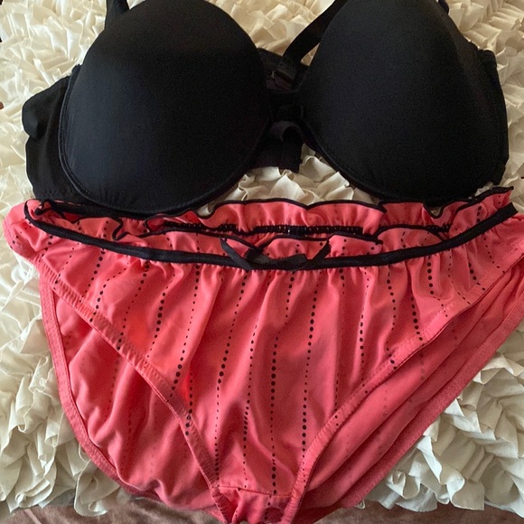 QT Intimates Intimates & Sleepwear Brand New Bra And Panty Set